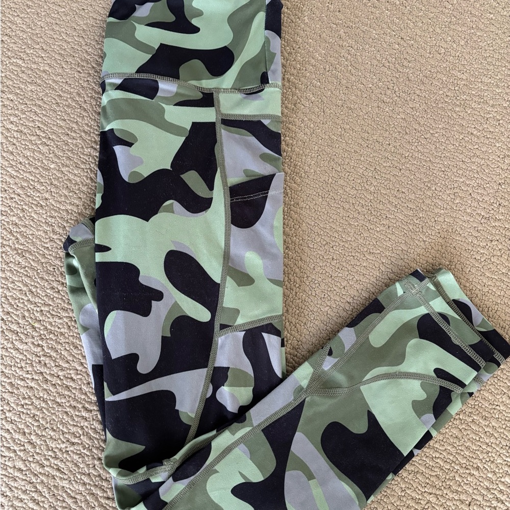 ZYIA Camouflage Leggings in Green and Black